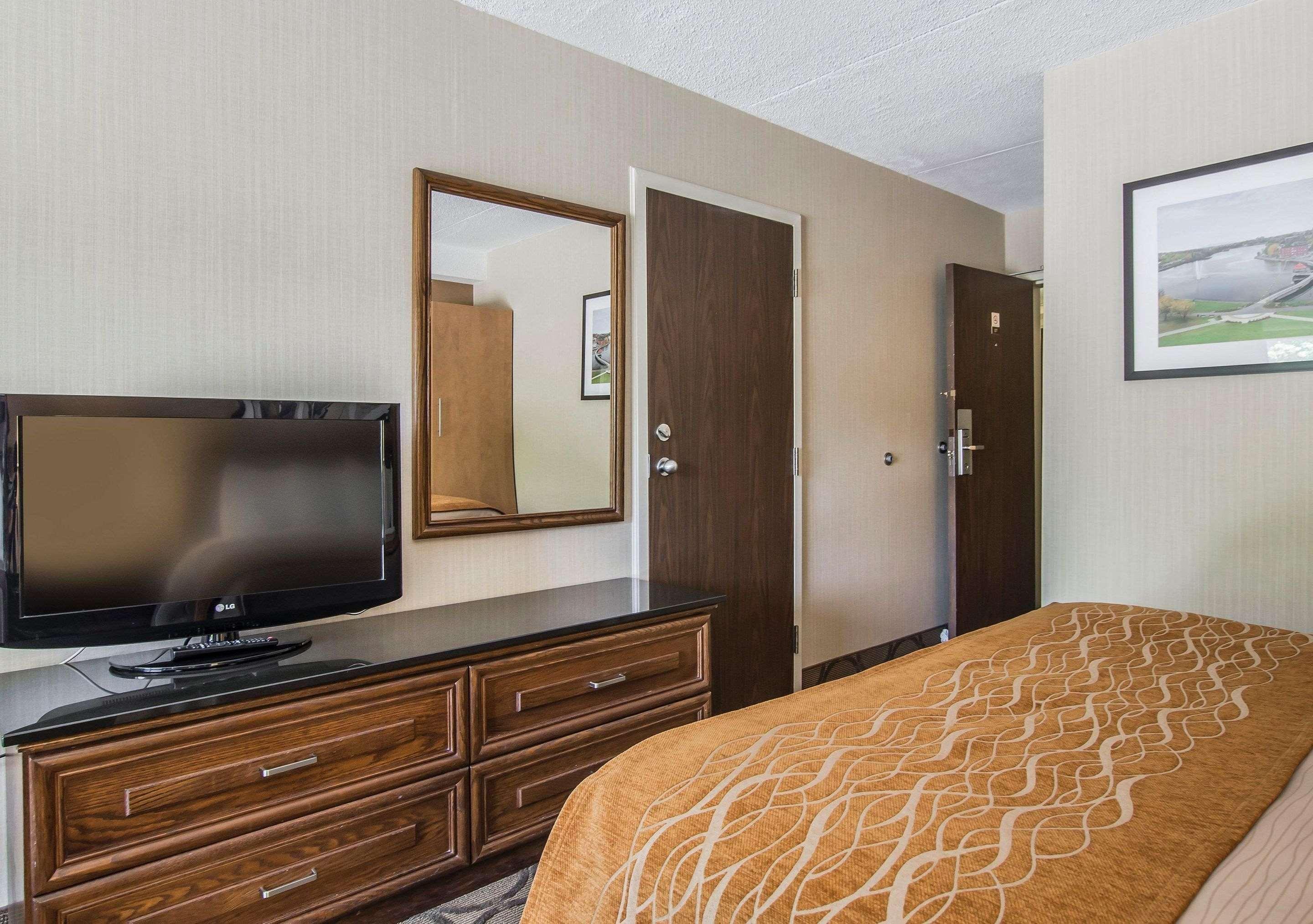 Comfort Inn Σέρμπρουκ Εξωτερικό φωτογραφία