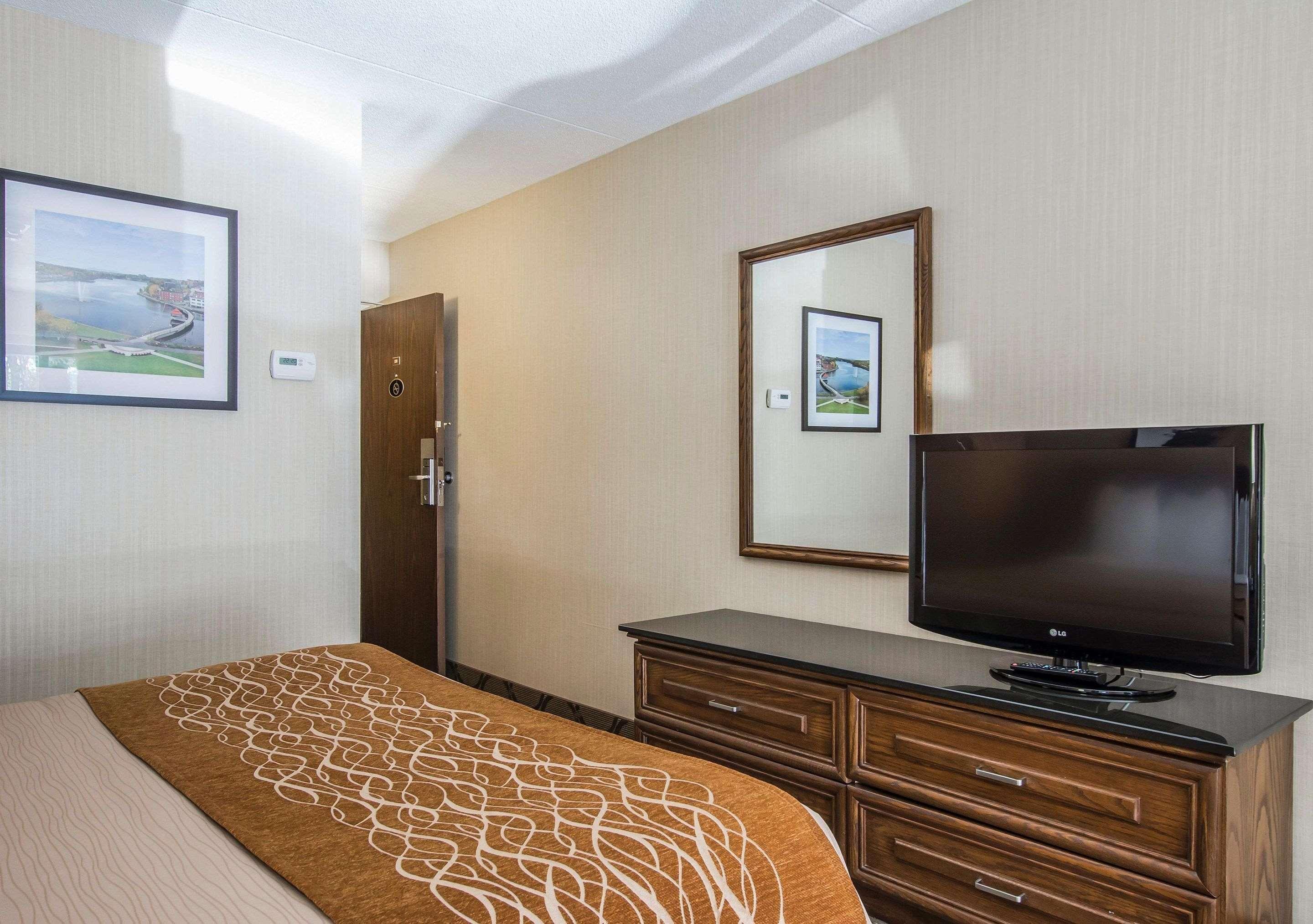 Comfort Inn Σέρμπρουκ Εξωτερικό φωτογραφία