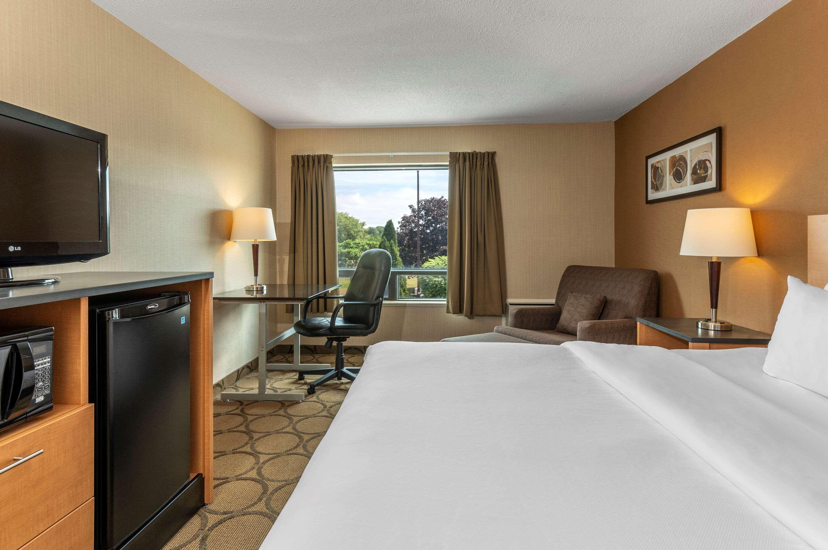 Comfort Inn Σέρμπρουκ Εξωτερικό φωτογραφία