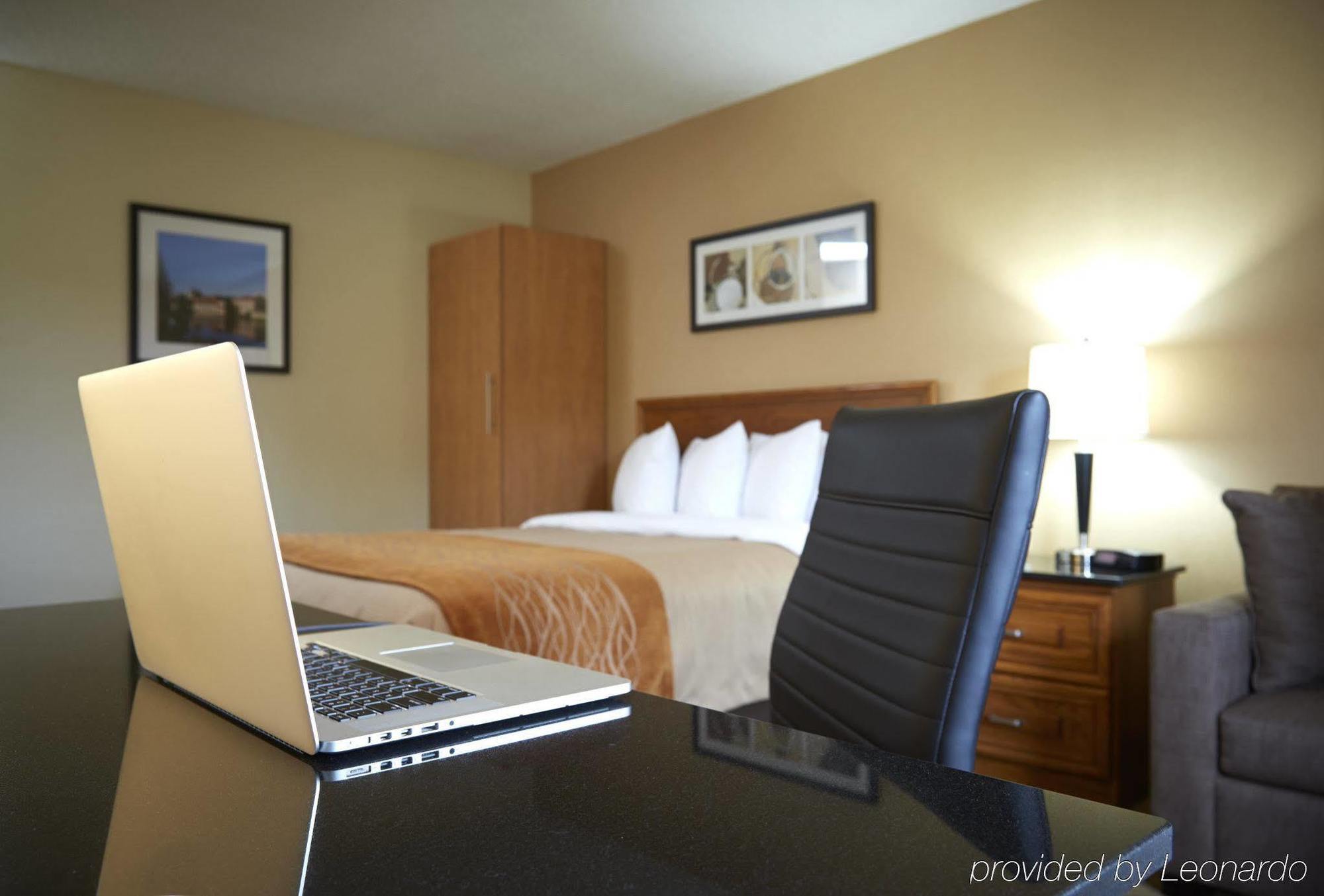 Comfort Inn Σέρμπρουκ Εξωτερικό φωτογραφία