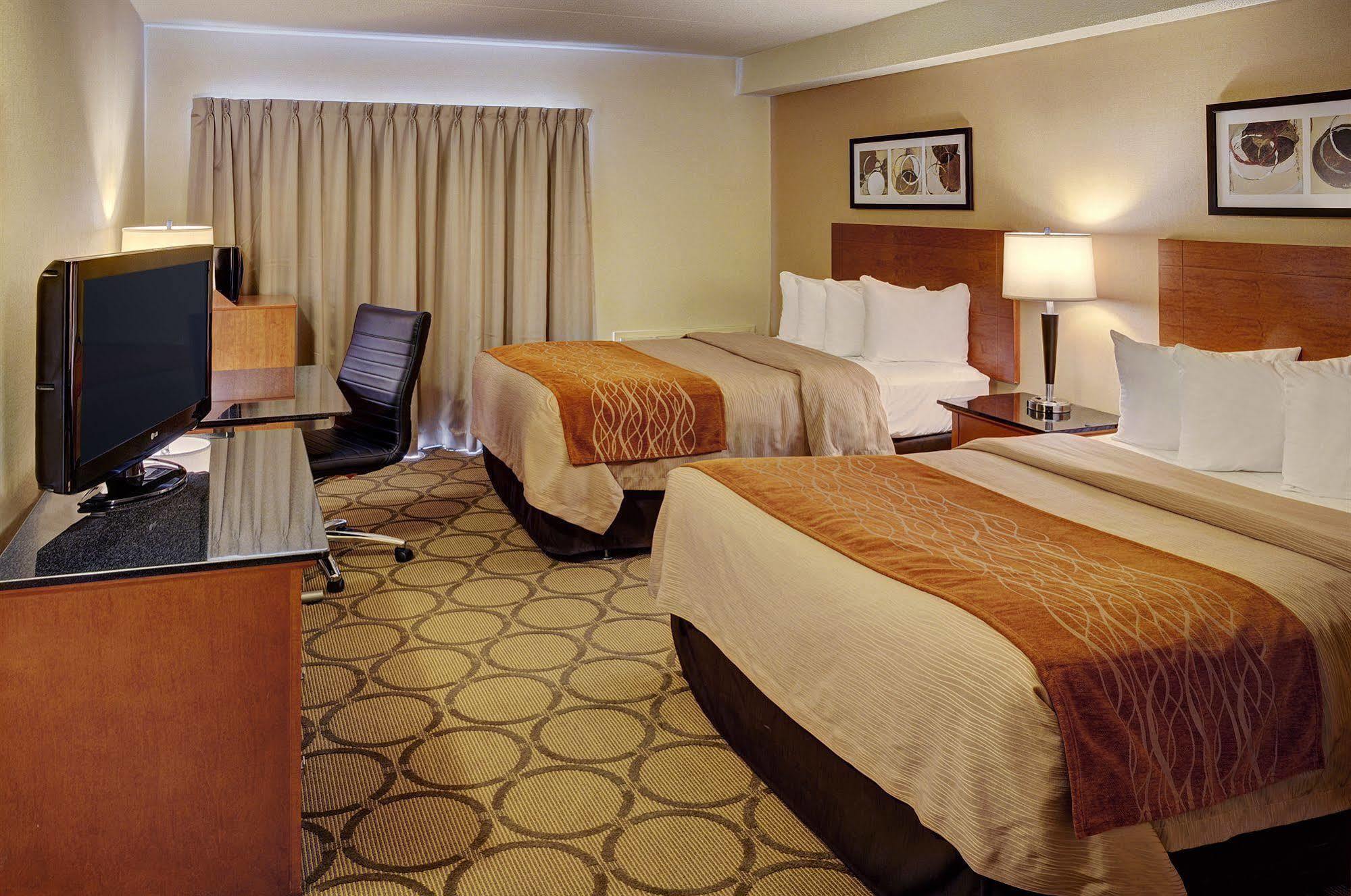 Comfort Inn Σέρμπρουκ Εξωτερικό φωτογραφία